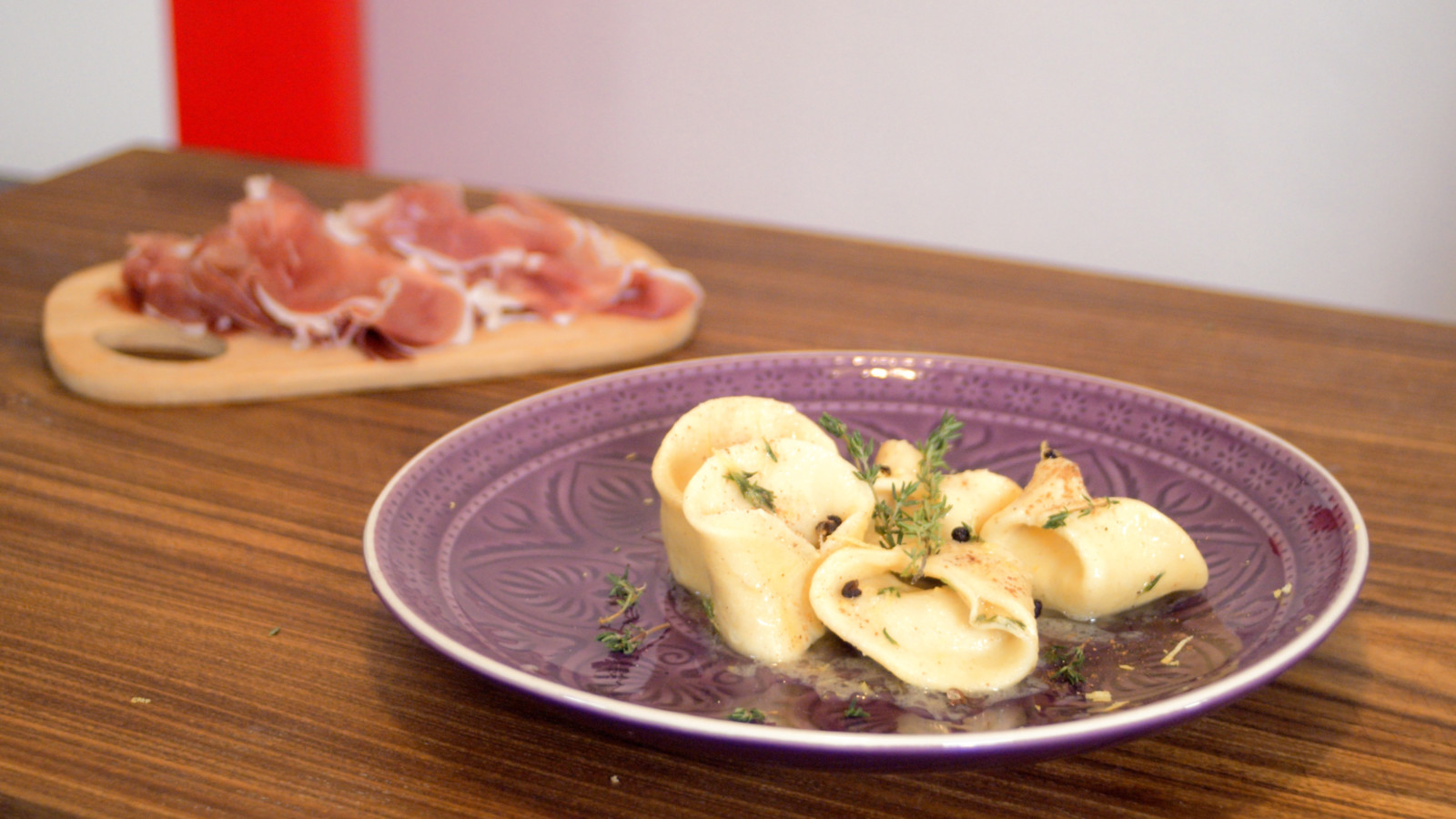 Cappellacci with PROSCIUTTO DI MODENA PDO and ricotta filling, in nutmeg and lemon thyme flavoured melted butter